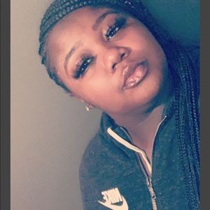 Meet your Posher, Ayannia